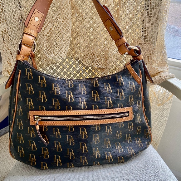 Dooney and Bourke east west Collins bag - Picture 4 of 16